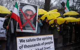 הפגנות נגד המשטר באיראן (צילום: רויטרס)