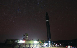 הוואסונג־15, הטיל הבליסטי החדש של קוריאה הצפונית (צילום: רויטרס)