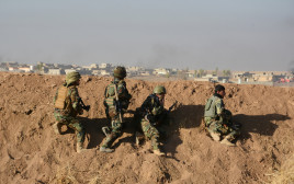 כוחות כורדים ליד מוסול (צילום: רויטרס)