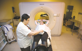 מטופלת בסרטן, אילוסטרציה (צילום: חן לאופולד, פלאש 90)