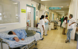 חולים במסדרון בית החולים, ארכיון (צילום: גדעון מרקוביץ, פלאש 90)