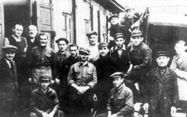 חסיד אומות עולם פולני עם יהודים שהציל (צילום: ויקיפדיה)