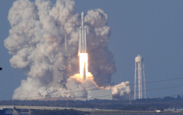 שיגור הרקטה של spacex (צילום: רויטרס)