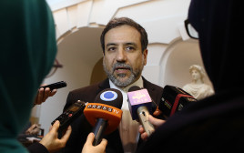עבאס אראקצ'י, סגן שר החוץ האיראני (צילום: רויטרס)