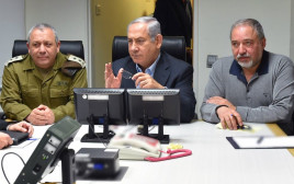 נתניהו, ליברמן ואייזנקוט (צילום: אריאל חרמוני, משרד הביטחון)