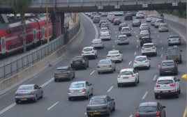 פקקים בנתיבי איילון בשל עבודות הרכבת