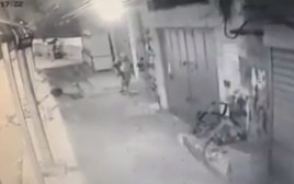 חיילי צה"ל עם העצור הפלסטיני