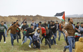 הפגנה בגבול רצועת עזה (צילום: AFP)