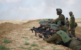 חיילים בגבול הרצועה (צילום: דובר צה"ל)