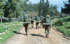 לוחמי מגלן מנווטים (צילום: דובר צה"ל)
