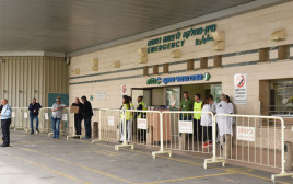 הכניסה לבית החולים סורוקה (צילום: רן דהן/TPS)