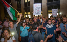 הפגנה בחיפה (צילום: מאיר ועקנין, פלאש 90)