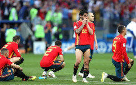 שחקני ספרד המומים אחרי ההדחה (צילום: Getty images)