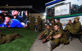 לוחמי גולני מאנגליה וקולומביה במהלך המשחק בין הנבחרות