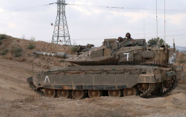 טנק של צה"ל בגבול רצועת עזה (צילום: AFP)