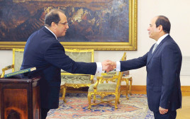עבאס כאמל עם הנשיא א-סיסי (צילום: רויטרס)
