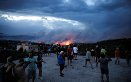 שריפות ליד אתונה (צילום: רויטרס)