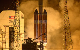 שיגור חללית של נאס"א לעבר השמש (צילום: AFP)