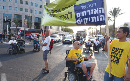 מחאת הנכים בתל אביב (צילום: אריאל בשור)