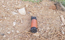 רימון ההלם שהתפוצץ בכלא איילון (צילום: דוברות משטרת ישראל)