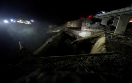 מאמצי החיפוש לאיתור ניצולים באסון השיטפון בירדן (צילום: רויטרס)