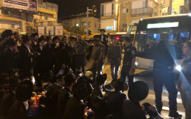 מחאת הפלג הירושלמי בבני ברק (צילום: דוברות המשטרה)