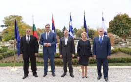 בנימין נתניהו ומנהיגי רומניה, יוון, בולגריה וסרביה (צילום: עמוס בן גרשום, לע"מ)