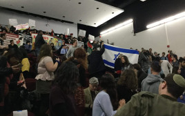 הפגנה נגד הרצאת הקונסול הכללי בניו יורק (צילום: הקונסוליה הכללית בניו יורק)