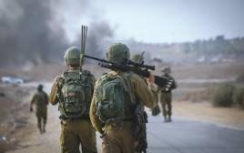 חיילי צה"ל בסמוך לגבול עזה (צילום: יוסי זמיר, פלאש 90)