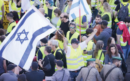 מחאת האפודים הצהובים בתל אביב (צילום: גילי יערי, פלאש 90)