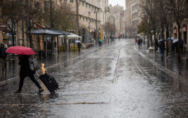 גשם שוטף בירושלים (צילום: יונתן זינדל, פלאש 90)