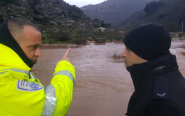 סריקות בנחל חילזון אחר צעיר שנעדר (צילום: דוברות המשטרה)