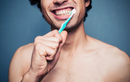 צחצוח שיניים (צילום: ingimage ASAP)