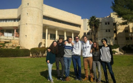 תלמידים בפרויקט לימודי האזרחות (צילום: התיכון למדעים ואמנויות בירושלים)