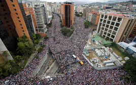 הפגנות בוונצואלה נגד הנשיא ניקולאס מדורו (צילום: רויטרס)