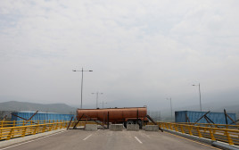 גשר טיינדיטס החסום בין ונצואלה לקולומביה