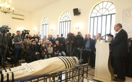 הלוויתו של הרב יחיאל אקשטיין ז"ל (צילום: מרק ישראל סלם)