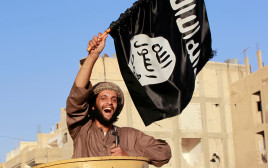 פעיל דאעש בסוריה (צילום: רויטרס)