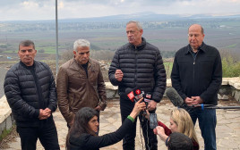 בני גנץ, יאיר לפיד, בוגי יעלון וגבי אשכנזי (צילום: תקשורת תלם)