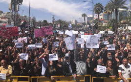 מחאה באילת נגד סגירת שדה דב (צילום: דוברות עיריית אילת)