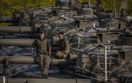 חיילי צה"ל בגבול רצועת עזה (צילום: AFP)