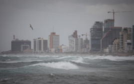 מזג אוויר חורפי בתל אביב (צילום: הדס פרוש, פלאש 90)