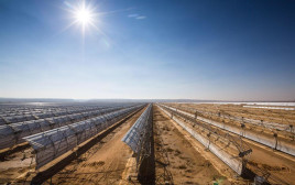 תחנת הכוח התרמו-סולרית באשלים (צילום: גלעד קוולרצ'יק)
