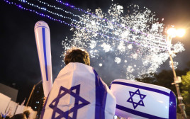ישראל חוגגת עצמאות (צילום: מרק ישראל סלם)