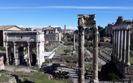 הפורום הרומאי עם שער ספטימיוס (צילום: מאיר בלייך)