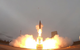 השיגור של חץ 3 (צילום: דוברות משרד הביטחון)
