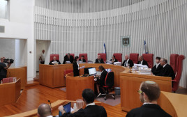 דיון בבית המשפט העליון בדבר פסילת עוצמה יהודית (צילום: אבישי גרינצייג)