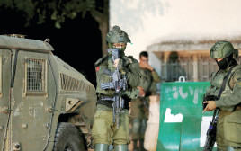 חיילים ישראלים בגבול לבנון (למצולמים אין קשר לנאמר בכתבה) (צילום: פלאש 90)