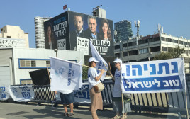 הכנות אחרונת ליום הבחירות בתל אביב (צילום: אבשלום ששוני)