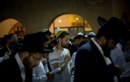 תפילה בבית כנסת 